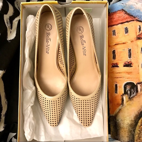 Tan patent heels - Picture 2 of 6